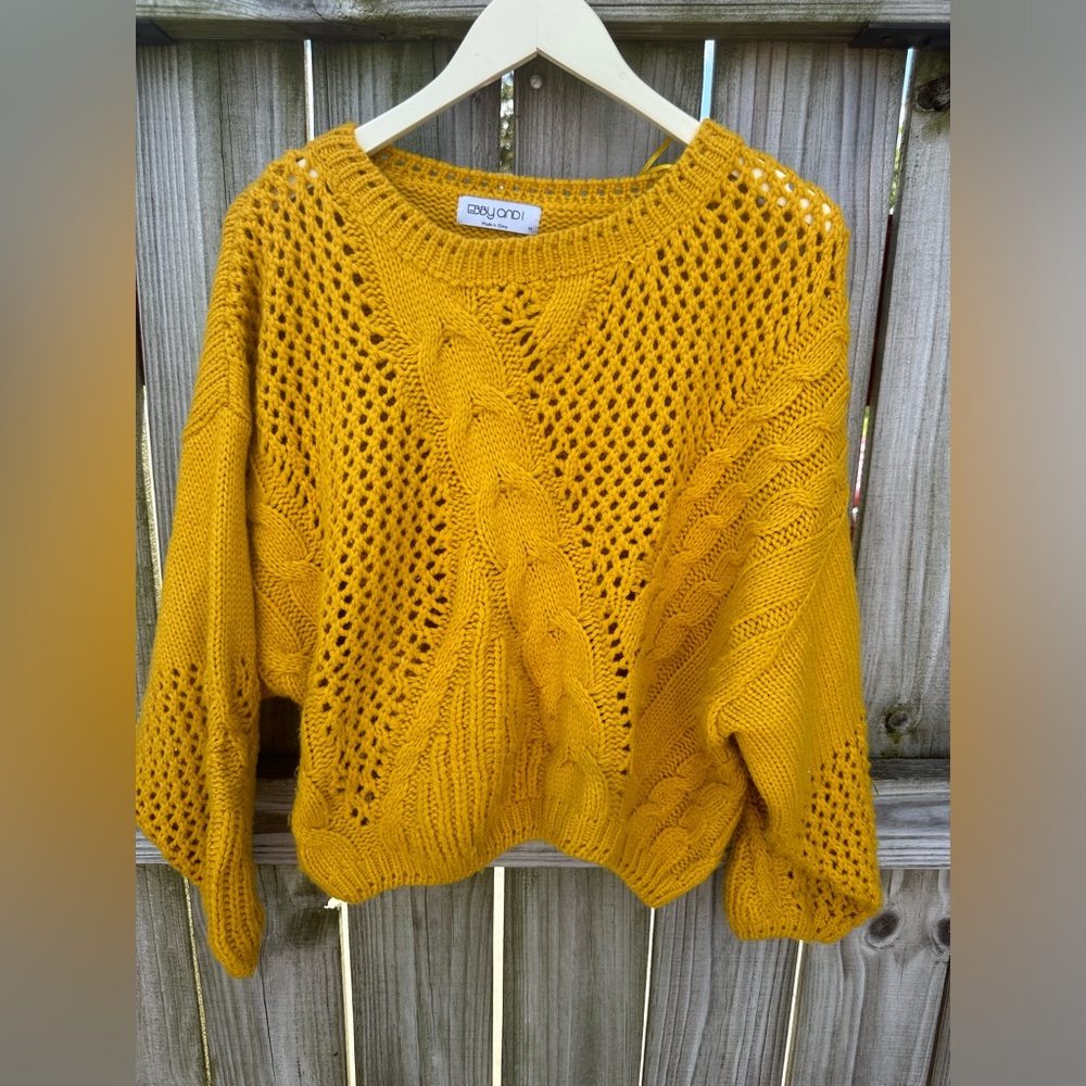 Ebby and I Sweater Womens Medium Yellow Loose Cable Knit cropped oversized